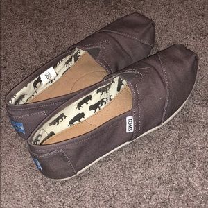Grey Toms Size 9